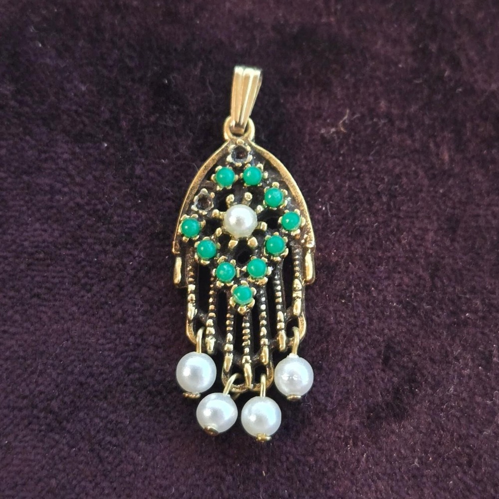 Vintage Sarah Coventry gold pendant